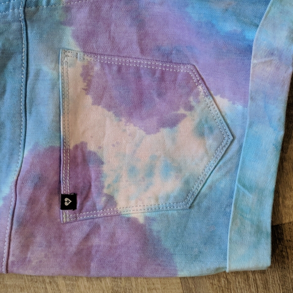 BLACKHEART purple/blue tie-dye High Rise V-stitch denim shorts HOT TOPIC… - Picture 12 of 14